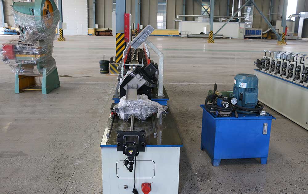 Standard Track Roll Forming Machine (UW 50-75-100)